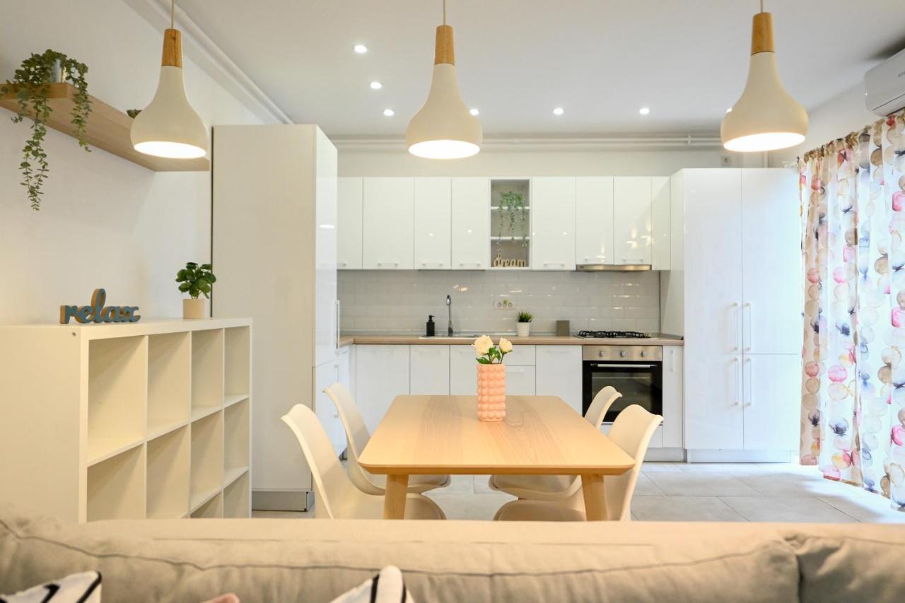 Splendid 2Br Apartment With Breathtaking Views Of Casa Poporului Букурещ Екстериор снимка